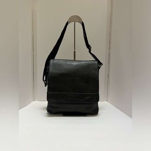 Kenneth Cole Reaction DISTRESSED FAUX LEATHER CROSSBODY TABLET CASE